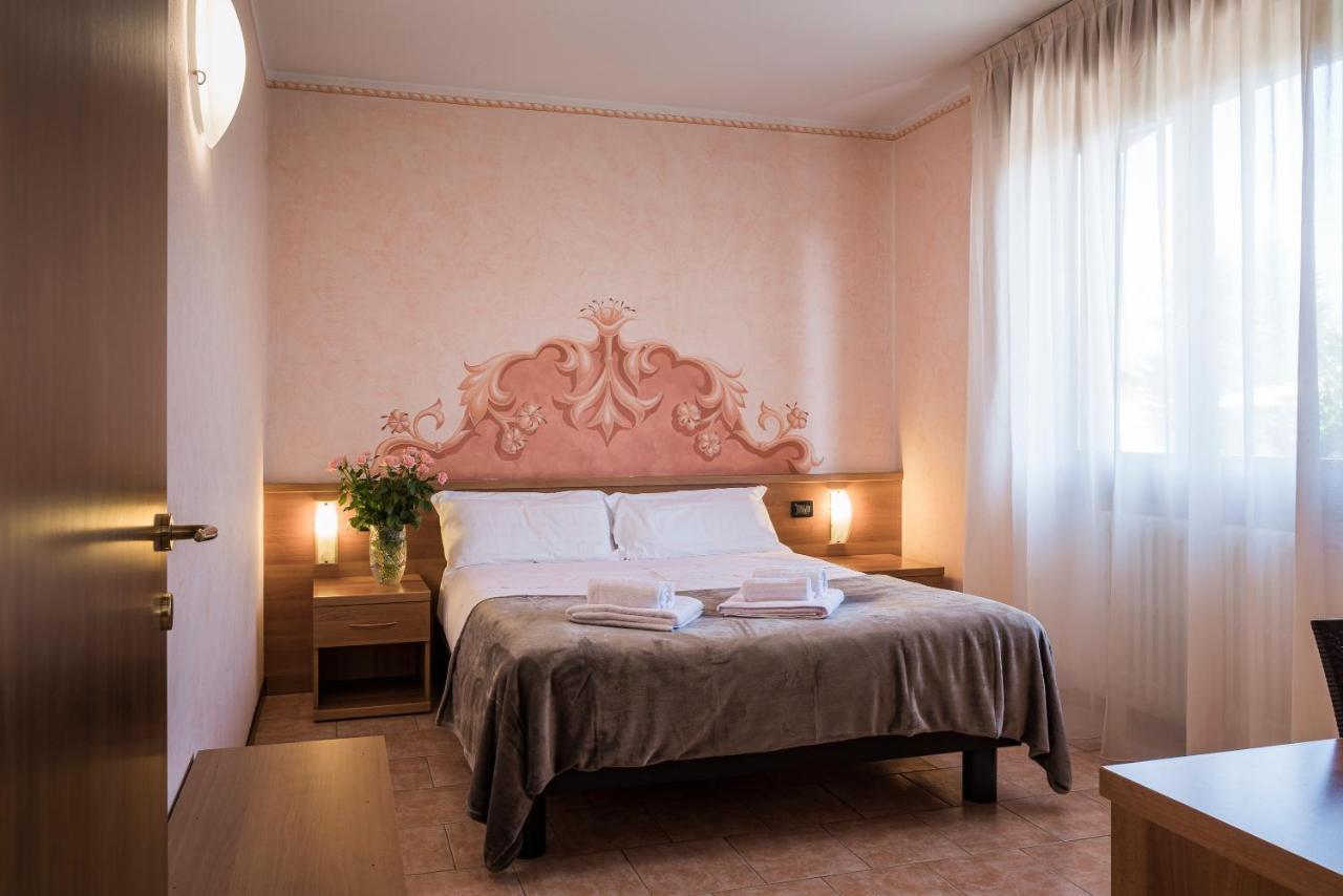 Hotel Gardenia Sirmione Exterior photo